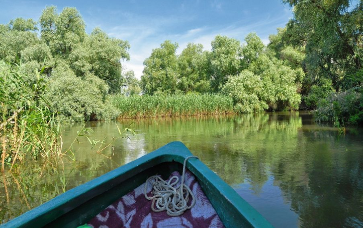 Bootsfahrt auf einem Kanal im Donaudelta