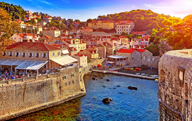 Festungen Lovrijenac und Bokar bei Sonnenuntergang in Dubrovnik, Kroatien