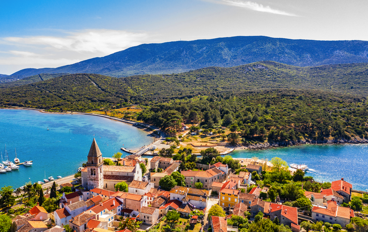 Osor am Kanal Kavada, der die Nordinsel Cres von der Südinsel Lošinj trennt