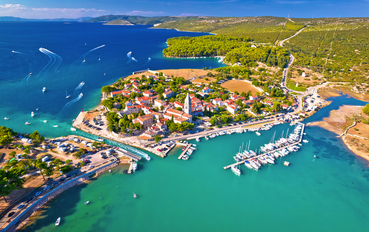 Osor am Kanal Kavada, der die Nordinsel Cres von der Südinsel Lošinj trennt