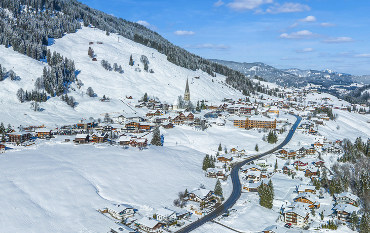 Mittelberg im Kleinwalsertal an einem traumhaften Wintertag