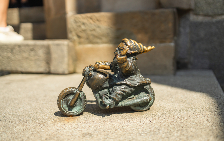 Hunderte von Breslauer Zwergfiguren sind in der Stadt zu finden.