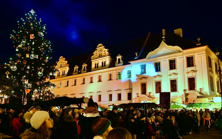 Weihnachtsmarkt auf Schloss St. Emmeram in Regensburg, Deutschland