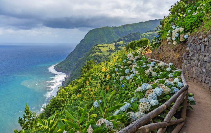 Küstenwege auf der Insel São Miguel in den Azoren, Portugal