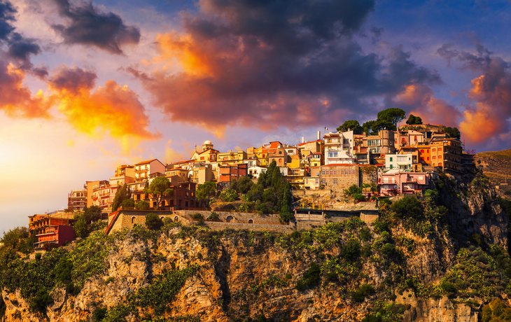 Castelmola: typisch sizilianisches Dorf auf einem Berg in der Nähe von Taormina