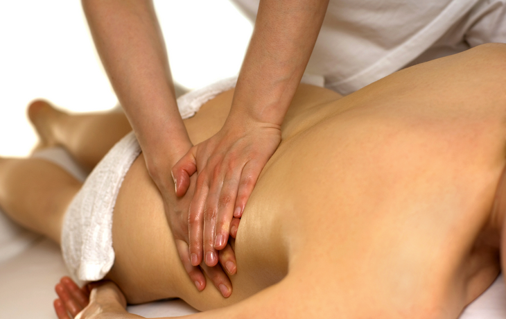 Rückenmassage mit Öl