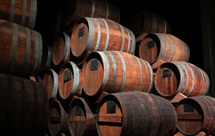 Calvados-Fässer in der Normandie