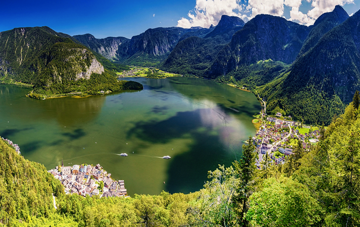 Hallstätter See mit Hallstatt und Dachstein