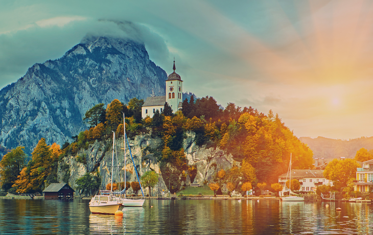 Johannesberg mit Johannesbergkapelle in Traunkirchen am Traunsee im Salzkammergut, Österreich