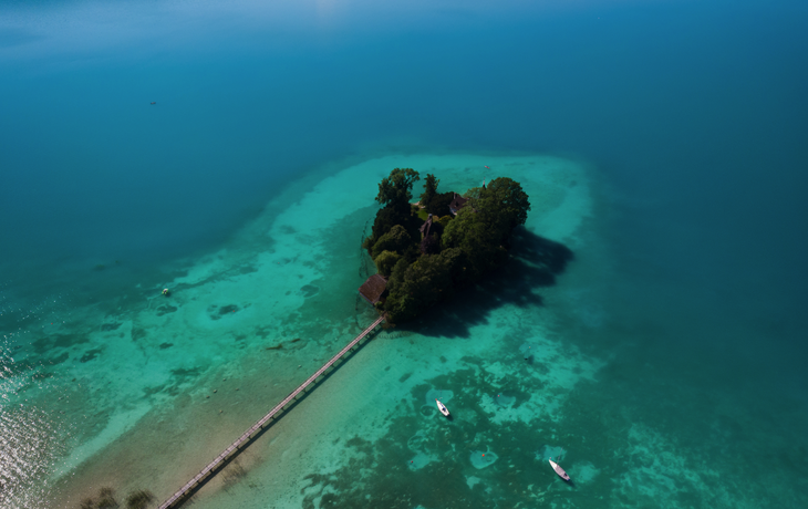 Schloss Litzlberg auf einer kleinen Insel im Attersee