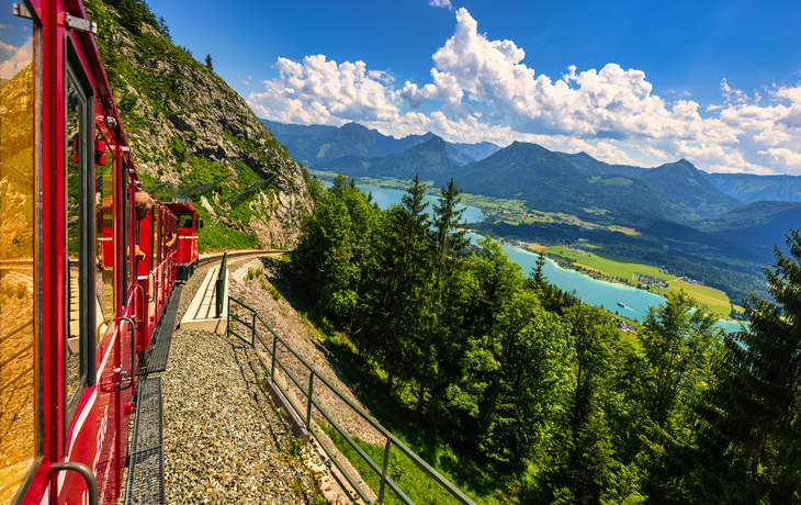 Schafbergbahn im Salzkammergut auf dem Weg auf den Schafberg