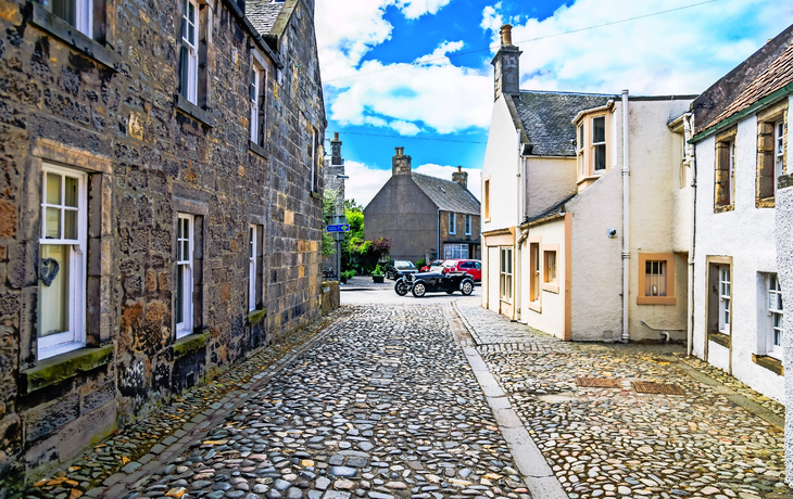 Viewn on Alley with historical buildings in Culross Scotland