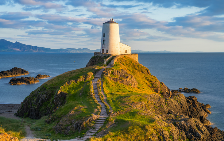 Twr Mawr Lighthouse und Anglesey Coastal Path in Wales