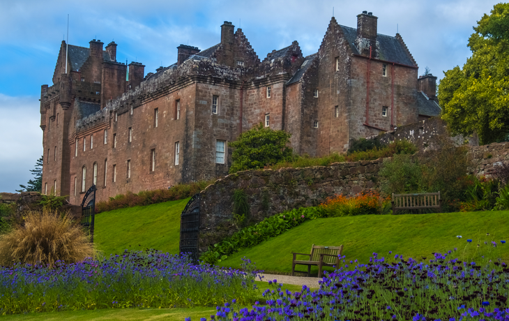 Ruinen des Brodick Castle auf der schottischen Insel Arran