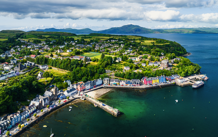 Blick auf die Marina in Tobermory von einer Drohne aus