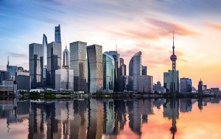 Shanghai Skyline bei Sonnenuntergang