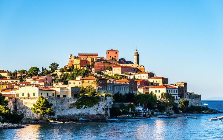 Hafen von Portoferraio auf der Insel Elba in Italien