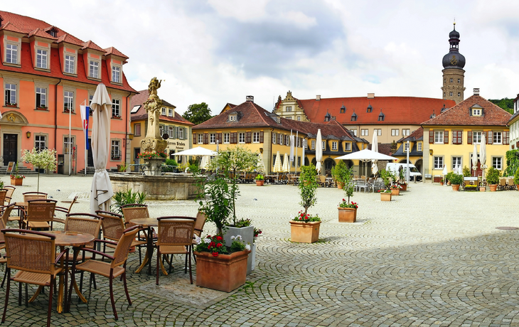 Marktplatz von Weikersheim mit dem Marktbrunnen