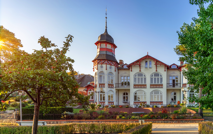 Strandpromenade von Zinnowitz im Herbst auf der Insel Usedom, Deutschland