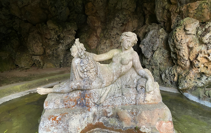 Grotte et déesse Séquana de la source de la Seine