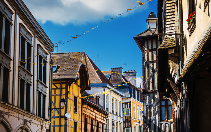 mittelalterliche Fachwerkhäuser auf dem Marktplatz in Troyes