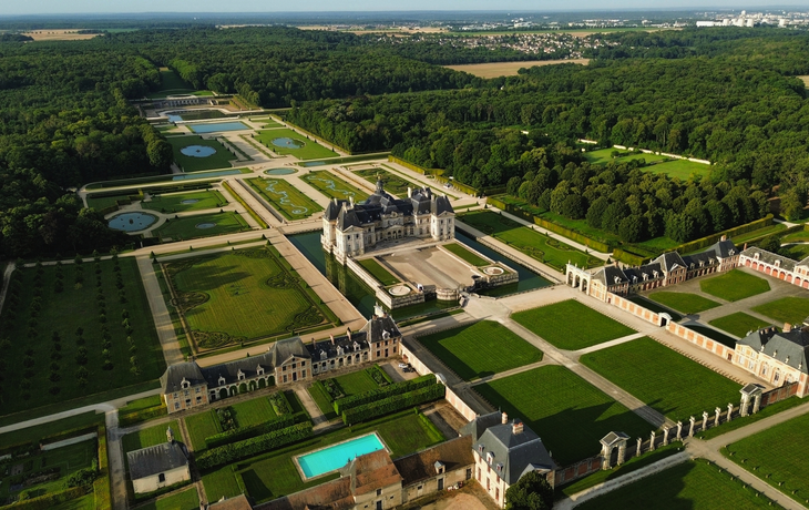 Drohnenbild des Schlosses Vaux-le-Vicomte 