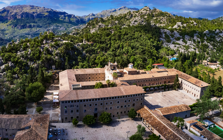 Santuari de Santa Maria de Lluc - ein Wallfahrtsort im Gebirge der Serra de Tramuntana im Nordwesten der spanischen Baleareninsel Mallorca
