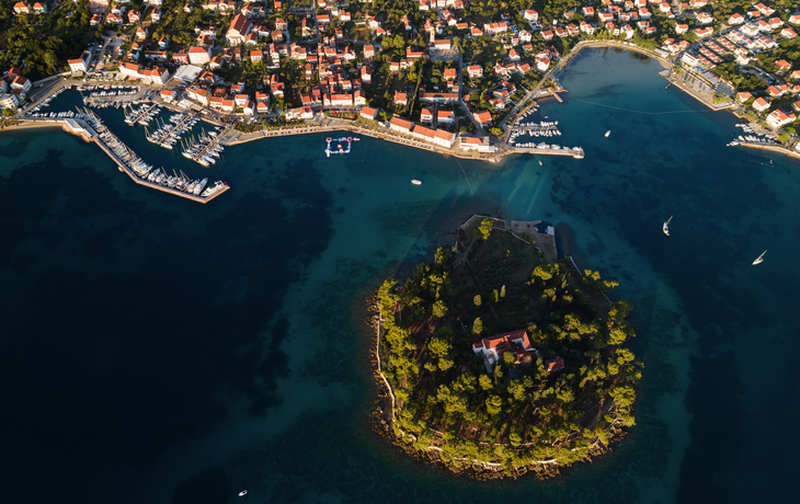 Insel Galevac oder auch Školjić liegt direkt gegenüber von Preko