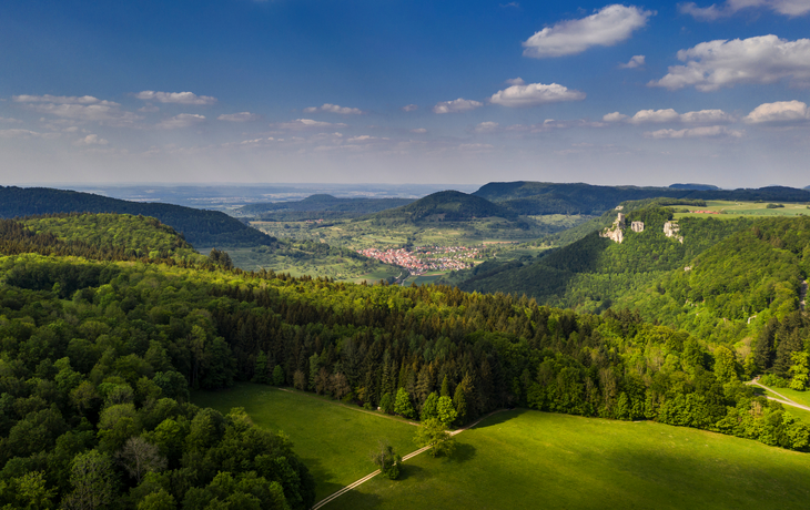 die Schwäbische Alb mit der Burgruine Reußenstein