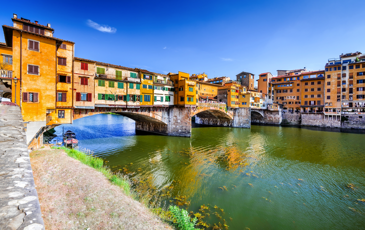 Ponte Vecchio über dem Fluss Arno in Florenz, Toskana